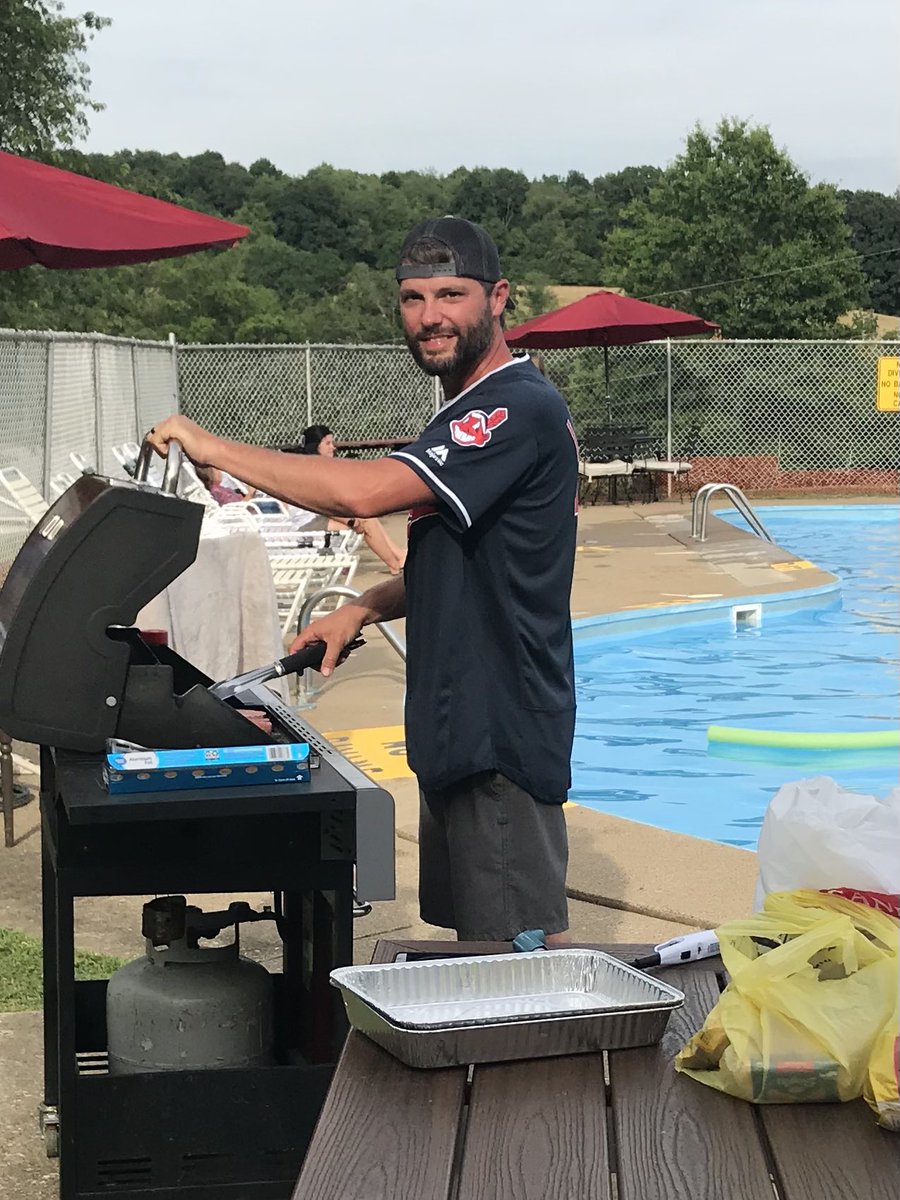 HC_GirlsBB's tweet photo. Had a team get together with the ladies and their families to show our appreciation for their dedication this summer! Our JV coach and master griller @coffman15 was serving up the dogs and burgers! https://t.co/gsaX7ldCgU