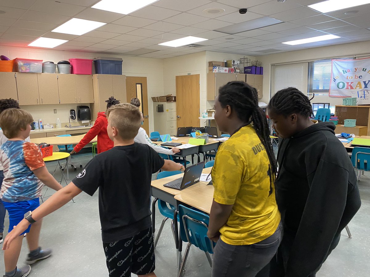 jlhales87's tweet photo. We had such an amazing week at CSI, I kept forgetting to take photos! My students and I are loving the new curriculum! #VCSSUMMER2022  #VCSCSI2022 @HorizonElem89 https://t.co/7n1MJfeIke