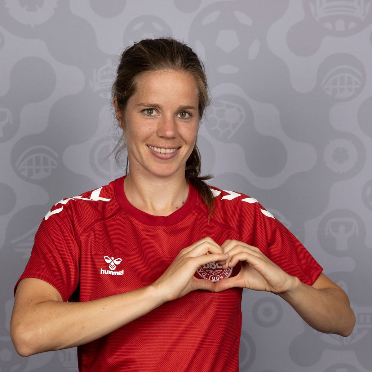 frances14372469's tweet photo. #DEN Sofie Junge Pedersen ❤️🤍🇩🇰🫶
#SofieJungePedersen #JuventusWomen #WEURO2022 https://t.co/5j1w2DFYNS