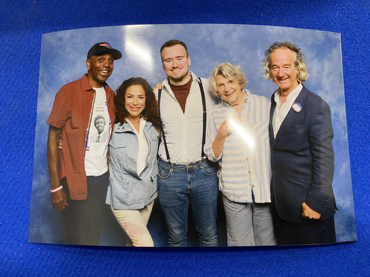Dreams came true for me today at London Film & Comic Con!

Especially can’t believe I met one of my all-time heroes, @DocBrownLloyd!

@DavidKHarbour @MayorGoldieBTTF @TheClaudiaWells #FrancesLeeMcCain @JefWeissman @Showmasters #LFCC #london #BTTF #hopper #strangerthings