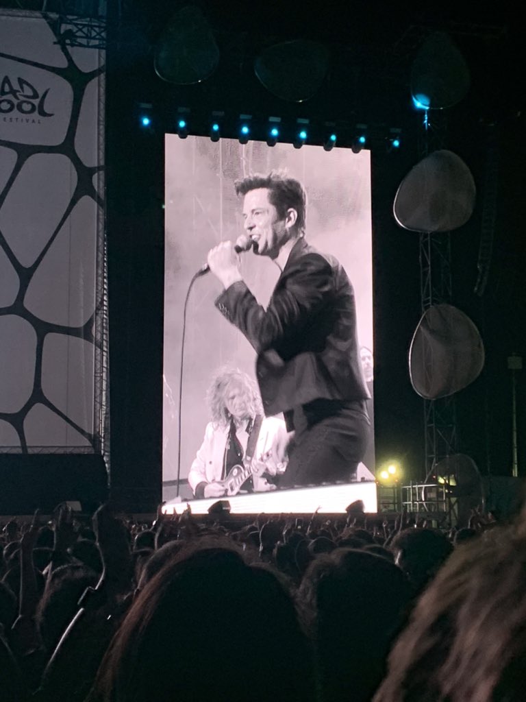 avivarpolo's tweet photo. Anoche fue otro día de esos para guardar bien en la memoria! Mi primer @madcoolfestival y mi Segundo @thekillers en directo, con @EmilioJOcampos y #Bolli (faltó la rubia). Impresionante #MrBrighside https://t.co/sS4L5mgW8v