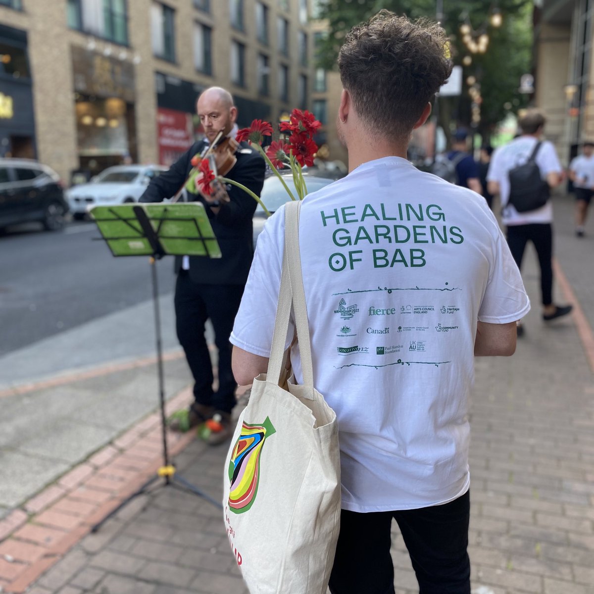 Haven’t shared much of my past 2 weeks of #HealingGardensOfBab joy but flyering on Hurst St with a viola player & fresh flowers is a laugh.. Come to @duckielondon’s 𝗣𝗥𝗜𝗡𝗖𝗘𝗦𝗦 𝗣𝗜𝗖𝗡𝗜𝗖 𝗣𝗥𝗢𝗠𝗘𝗡𝗔𝗗𝗘 next week! It’ll be a riot