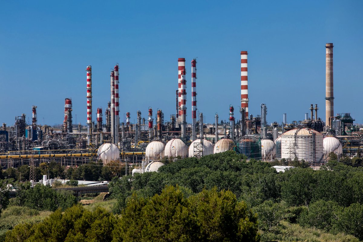 3CatInfo's tweet photo. Repsol triplica els beneficis de les refineries, amb els combustibles pels núvols https://t.co/oJqvWZjW7H https://t.co/DK3nnTV0Fd