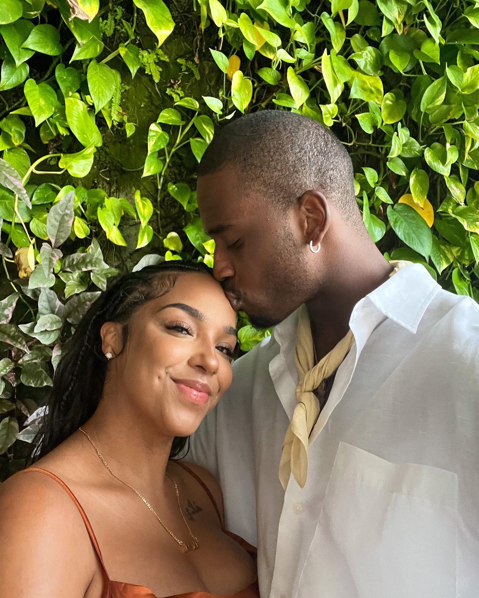 JadeGodbolt's tweet photo. Editing all of our photos and videos from our #anniversarytrip to Mexico and I just 😍 Definitely appreciate the ability to make these kind of moves with the love of my life @markzgodbolt ! God really be showin’ out and we’re just so grateful!!! 🙌🏽💕 THIS IS #MARRIEDLIFE! https://t.co/cVc3BQ3UYY