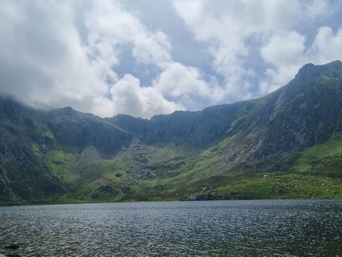 BiddulphHigh's tweet photo. A tough final day for our 11 Gold Expeditioners. All 11 passed and finished today by navigating down through 'Devil's Kitchen' to their final checkpoint of Ogwen Cottage. #dukeofedinburghaward https://t.co/k70Fj9hwX2