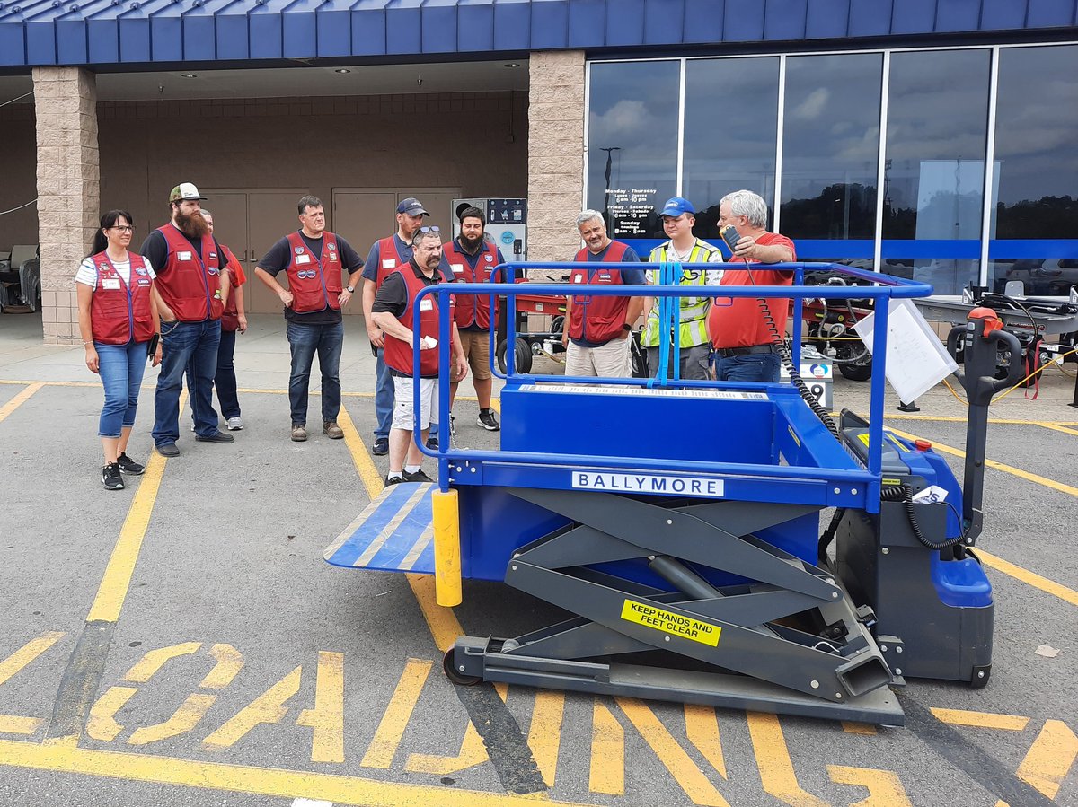Thomasa312's tweet photo. Great hands on learning today of proper usage of the PLD and other #righttoolsforthejob @LowesSafe @JBBailey9 @D816Ap @BenitoKomadina @jrdtomblin https://t.co/a6YisAFOj7