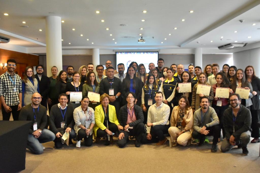 UNGRD's tweet photo. Este fortalecimiento interinstitucional ha sido posible gracias a la articulación de esfuerzos entre @UNGRD, el @DNP_Colombia y el @PnudColombia, quienes avanzan en la formulación de la Estrategia Nacional de #RecuperaciónResiliente y adaptada al #CambioClimático para #Colombia. https://t.co/cL69XStzJE