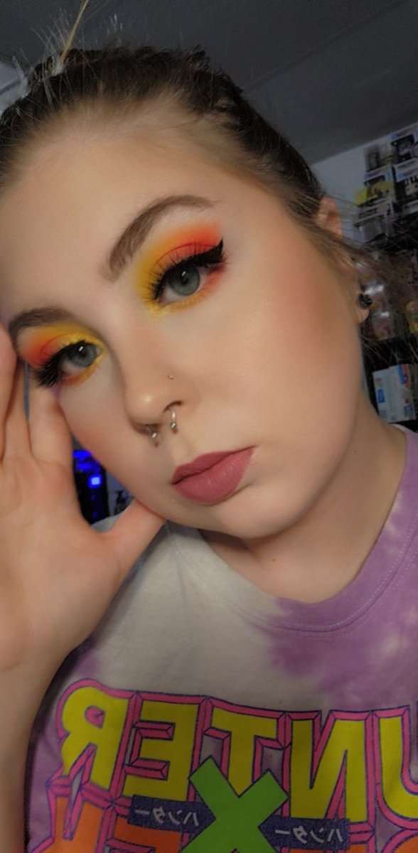 ByMiriya's tweet image. The finished look from my tutorial I posted earlier ✨️
 #tiktok #tiktoktutorial #makeup #makeuptutorial #orangeeyeshadow #yelloweyeshadow #summer #summermakeup #summercolors #makeupartistsworldwide #makeupartist #mua #eyemakeup #eyeshadow #fullface #eyeshadowtutorial