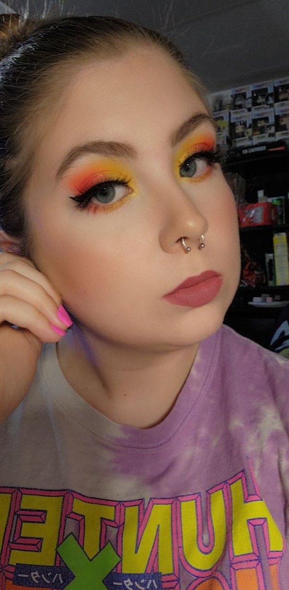 ByMiriya's tweet image. The finished look from my tutorial I posted earlier ✨️
 #tiktok #tiktoktutorial #makeup #makeuptutorial #orangeeyeshadow #yelloweyeshadow #summer #summermakeup #summercolors #makeupartistsworldwide #makeupartist #mua #eyemakeup #eyeshadow #fullface #eyeshadowtutorial