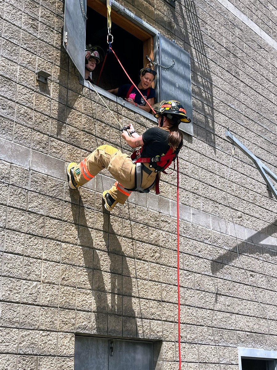 iaff43's tweet photo. Finishing up day 1 of Portland Metro Fire Camp.  Over 35 female IAFF members from LA to Seattle joined together to share experiences and knowledge with approximately 40 campers.  Looking forward to day 2 and 3!!
#IAFF #shefightsfire https://t.co/nPjtvUihtx