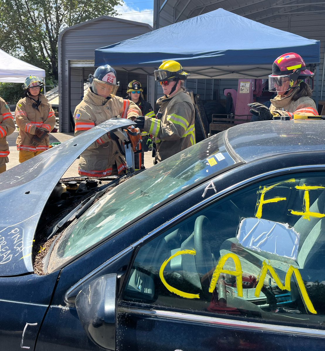 iaff43's tweet photo. Finishing up day 1 of Portland Metro Fire Camp.  Over 35 female IAFF members from LA to Seattle joined together to share experiences and knowledge with approximately 40 campers.  Looking forward to day 2 and 3!!
#IAFF #shefightsfire https://t.co/nPjtvUihtx