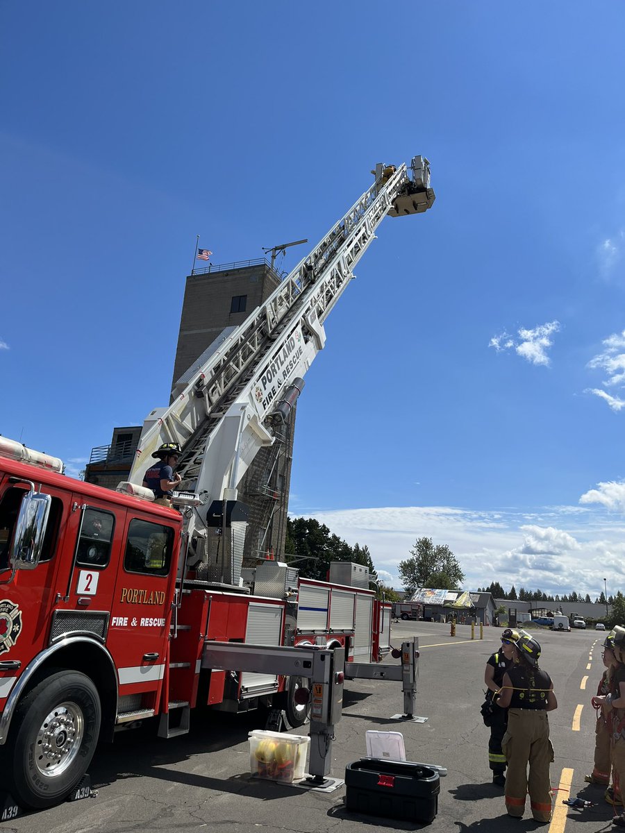 iaff43's tweet photo. Finishing up day 1 of Portland Metro Fire Camp.  Over 35 female IAFF members from LA to Seattle joined together to share experiences and knowledge with approximately 40 campers.  Looking forward to day 2 and 3!!
#IAFF #shefightsfire https://t.co/nPjtvUihtx