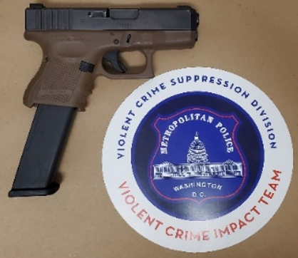 DCPoliceDept's tweet photo. In the last week, #DCPolice officers removed 77 illegal firearms from the streets of #DC and out of the hands of criminals.
#FirearmsFlashback https://t.co/Fhie2PiUHx