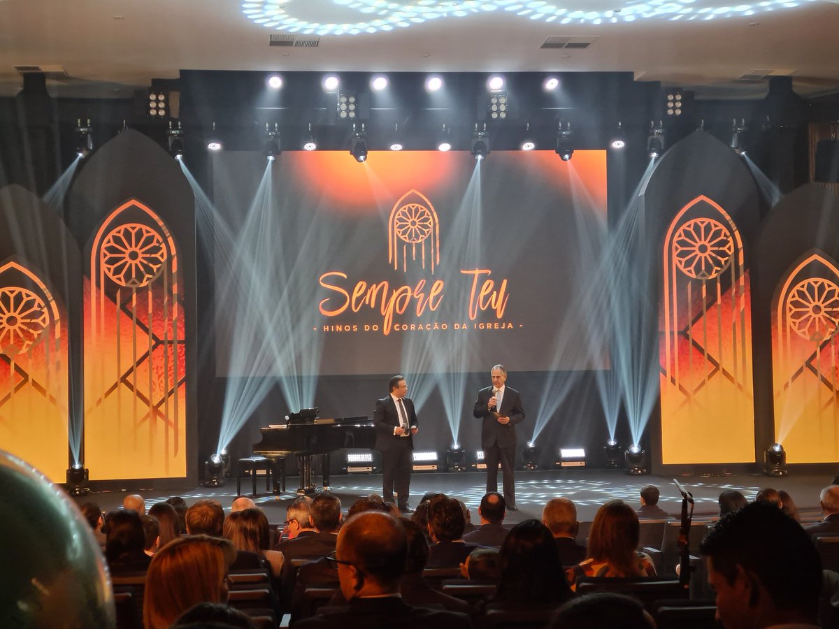 rev_adventista's tweet photo. Depois de 27 anos, a Igreja Adventista no Brasil ganha um #novohinario, com 600 hinos, resultado de quatros anos de trabalho (tempo recorde). Acesse: https://t.co/V7gdaBxSEt. https://t.co/Y4melN5GyE