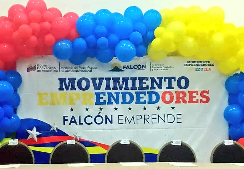 INCESFALCON1's tweet photo. #Entérate || En Punto Fijo Asistimos a la entrega de documentos a emprendedores impulsados por el #INCES en Falcón a través de la formación productiva. Movimiento de  Emprendedores, Falcón Emprende

#FórmateEnElInces
@MPPEDUCACION @incessocialista @_LaAvanzadora @NicolasMaduro https://t.co/GcEmMQnSv0