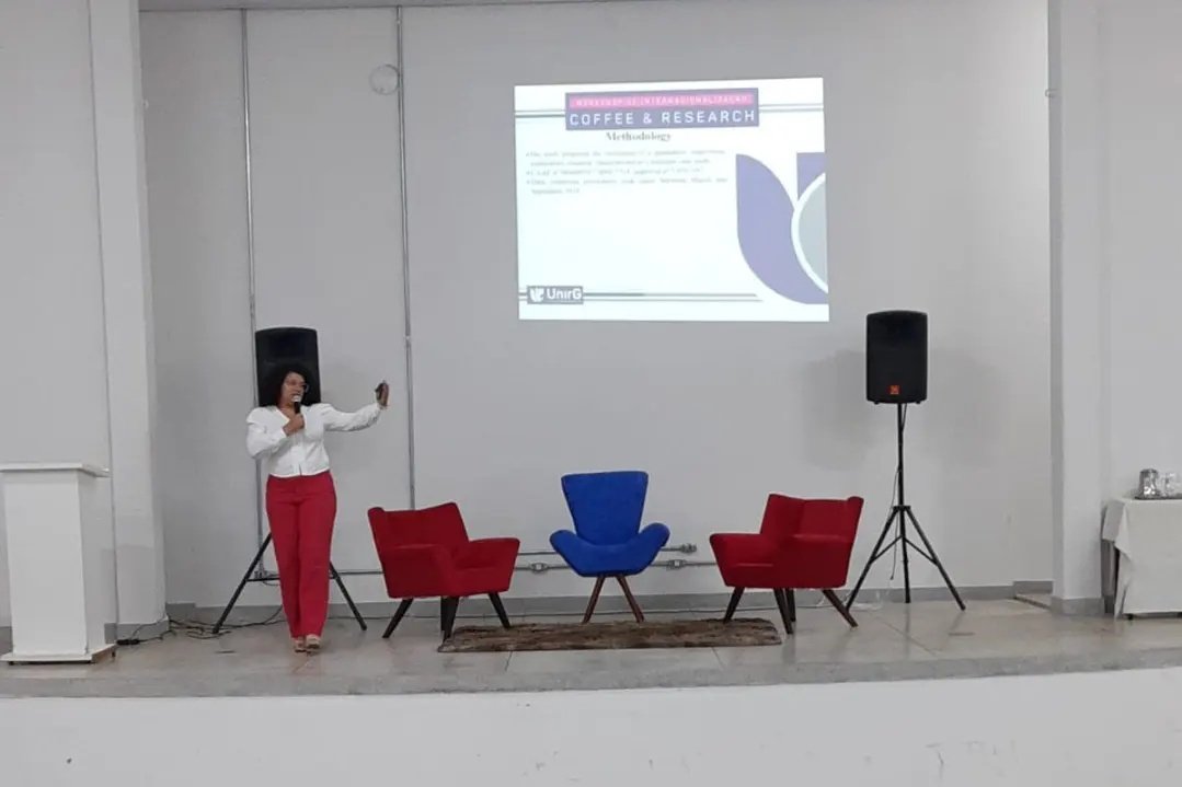 DanielaPoncian4's tweet photo. Ser pesquisadora no Brasil é um desafio e tanto... mas fazer Ciência é realmente fascinante, apaixonante, e nesse percurso descobri algo dá sentido a minha existência 'ser pesquisadora' e é essa paixão que me mantém na busca por compreender a subjetividade humana.
#DiaDaCiencia https://t.co/e1eFx9dMoN