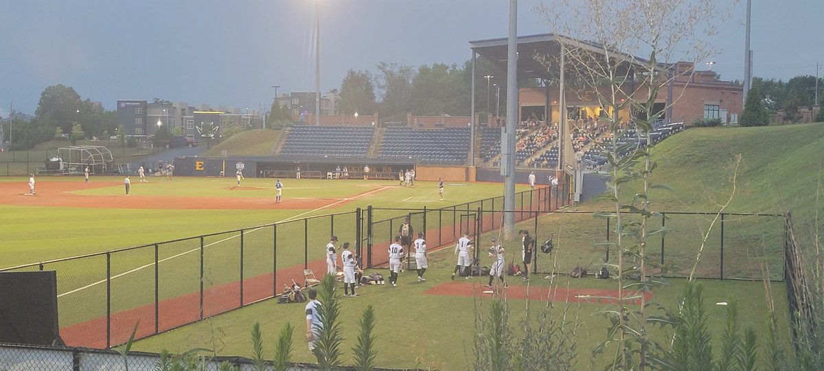 Tennessee_Smoke's tweet photo. Game 1 in the books.
Tennessee Smoke 15
Knox Sox 2

Getting ready for game 2. https://t.co/5M41424S8I