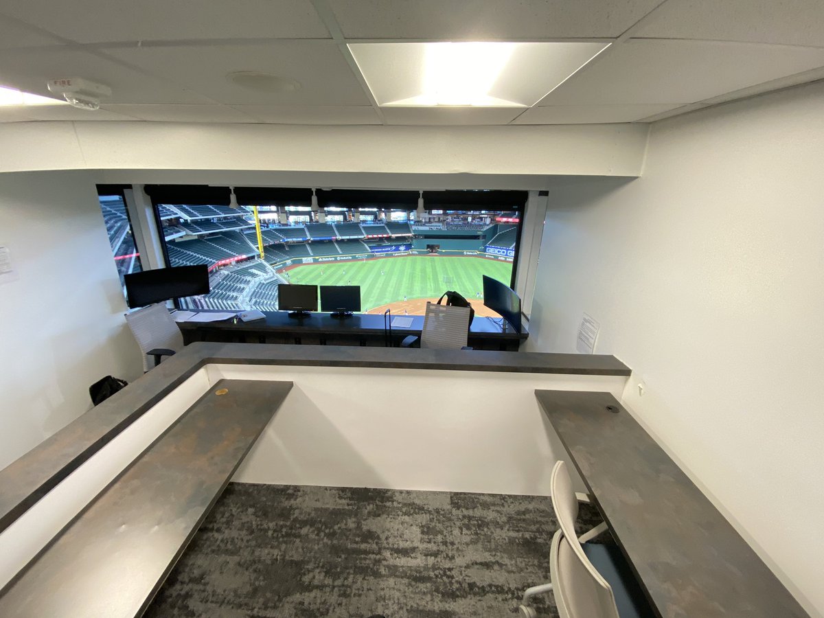 9hammertime's tweet photo. And it’s not like they didn’t have a better option… Here’s a view standing up at the back of my platform before I set up.

My computer (from previous images) is on the right side desk, because there isn’t any power under the left side desk. https://t.co/Dxdegu70eg