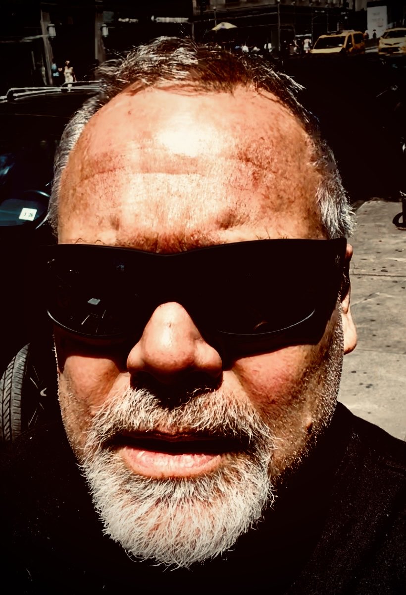 I can't wear giant sunglasses without looking like a whop.
Just say'n. 
#NoFearNoGreedNoEnvy.