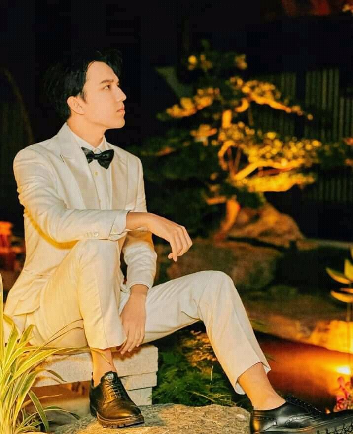 AnglicaMerino6's tweet photo. @DimashsDearsAr1 @dimash_official Por supuesto #DimashQudaibergen merece en los primeros puestos, porque #BeWithMe #FlyAway y #Okey son excelentes canciones, a @dimash_official queremos verlo en los premios @billboard https://t.co/ARqJHTnwVJ