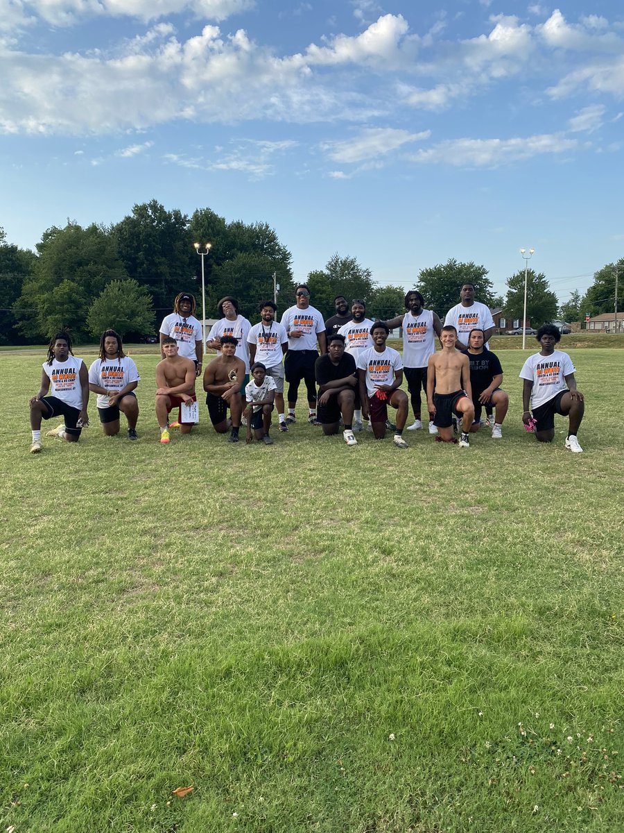 djwhit3D's tweet photo. Day 1 3D Camp great coaches and even better kids‼️✍🏾 https://t.co/ic3hgdELFm