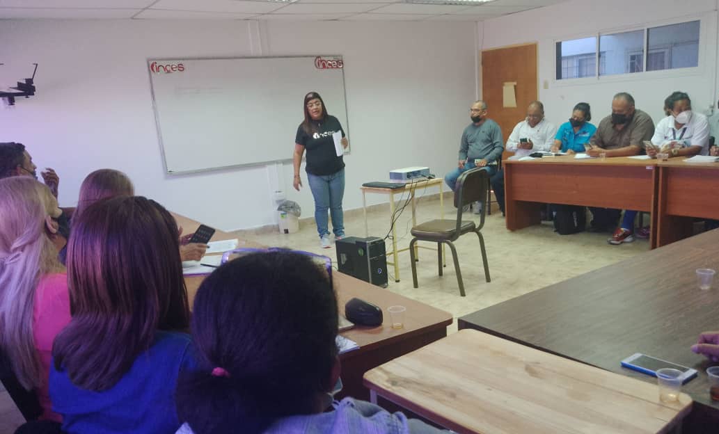 INCESFALCON1's tweet photo. #AsíOcurrió || #Inces en Punto Fijo realizó productivo encuentro con las entidades de trabajos que hacen vida en la Zona Franca Industrial de Paraguaná que conforman el  sistema de industrias  básicas socialistas: @Vit, @fabricavtelca, @Unerven y @VietvenVzla

#FormateEnElInces https://t.co/1ps9mvDF8M