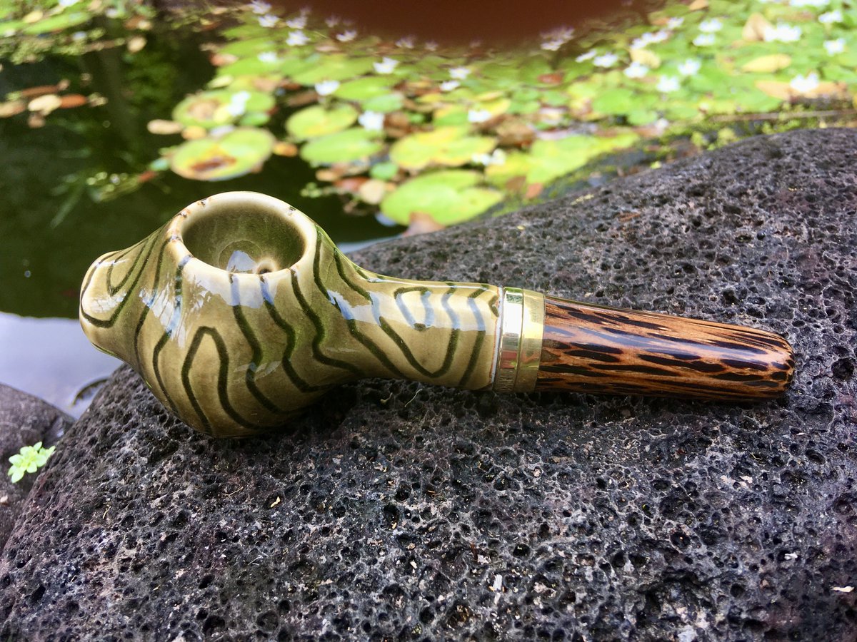 hipipefarm's tweet photo. More new pipes posted on our website. These beautiful bowls were created by Red Alder Studios https://t.co/QPd0doy1l7 in collaboration with Hawaii PipeFarm. Fired at Cone 10 (2300 F!🔥). Check ‘em out!

#hawaiipipefarm #bigislandmade #madeinhawaii #waves #gemstonecut #octopusarms https://t.co/387huiwsW0