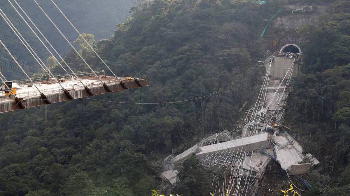 #HambrientoAngulo dice que con "cuenticos" no se viene a cambiar esto. 

Es que a él le gustan otro tipos de "cuenticos", como cuando se cayó el puente Chirajara, 9 muertos aún impunes y, a nosotros, los que cotizabamos en PORVENIR, nos descontaron de lo ahorrado para pagarlo. 👇🏼