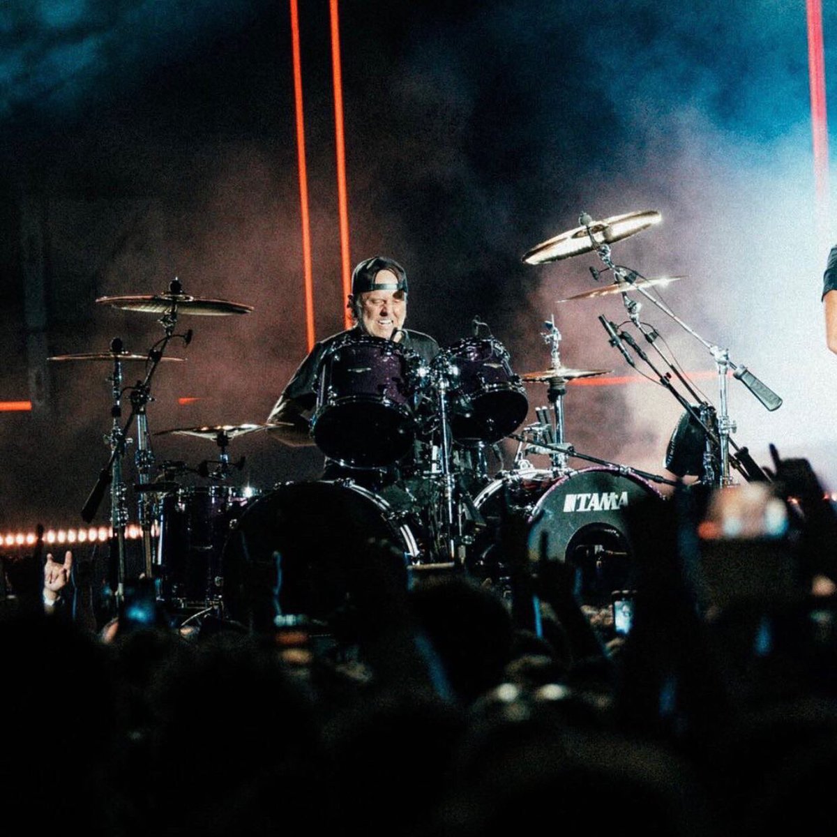 MetSince1981's tweet photo. 📸 @Metallica: Show en el @NOS_Alive en Passeio Marítimo de Algés de Lisboa, Portugal.
Esta fecha se convierte en el último show por Europa, luego vuelve a Estados Unidos presentándose en el conocido @lollapalooza.
#Metallica #MetAtNOSAlive #NOSAlive #METALLICAMetalUpYourAss🗡🚽 https://t.co/RQrObiTDKq