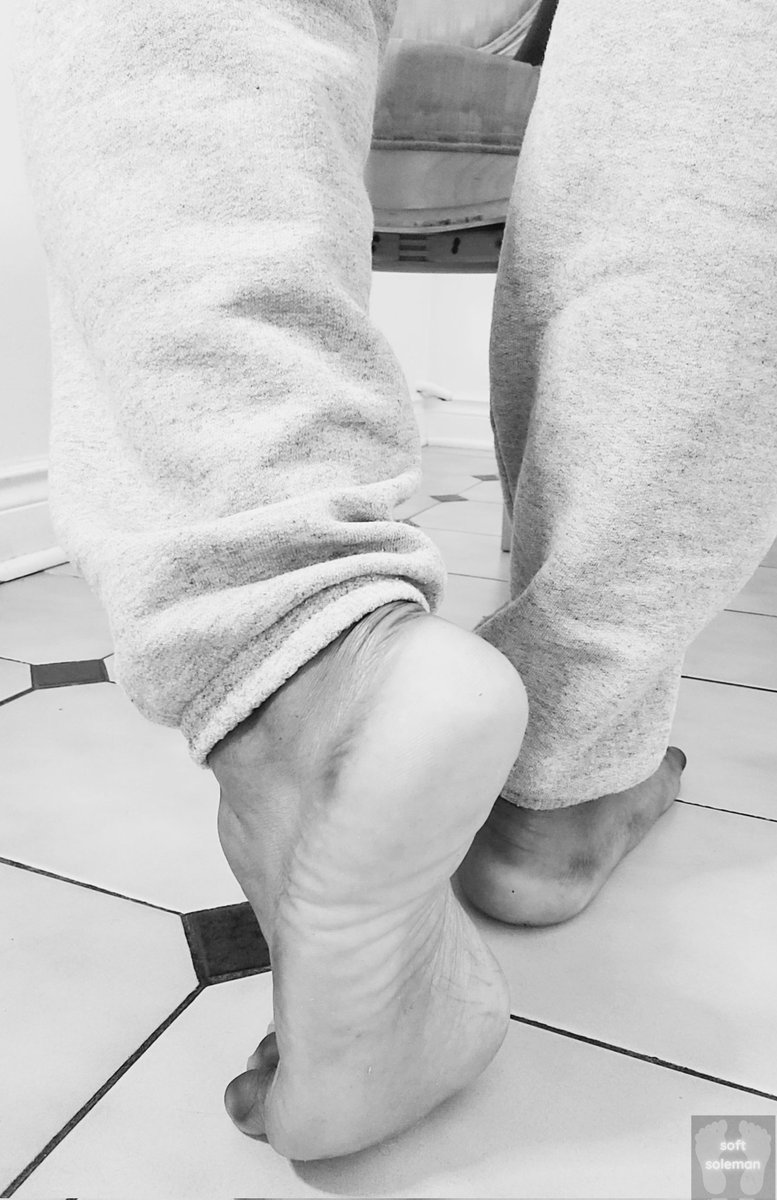 softsoleman's tweet photo. Inside poses [2]

#softsoleman #malefeet #manfeet #malesoles #bigmalefeet #bigfeet #bigsoles #plumpfeet #plumpsoles #grospieds #menstyle #stylehomme #maleart #piedsmasculins #malemodel #modelposes #footmodelart #modelingart #modelart #footcommunity https://t.co/6eIUAH8s8x