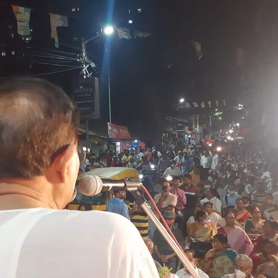 CPIM_WESTBENGAL's tweet photo. সি.পি.আই.(এম) বেহালা পূর্ব(২) এরিয়া কমিটির উদ্যোগে নিরঞ্জন মুখার্জি স্মৃতি স্বাস্থ্য কেন্দ্রের উদ্বোধনী সমাবেশ। বক্তব্য রাখলেন @salimdotcomrade , কৌস্তভ চ্যাটার্জি, ডা:নিলয় মজুমদার প্রমুখ।সমাবেশে মানুষের অংশগ্রহণ ছিল উল্লেখযোগ্য।
#Mission360degree https://t.co/vrnIJ6u1zz