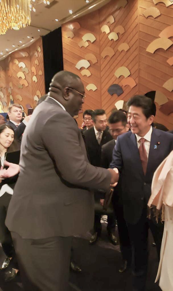 BocchitEdmond's tweet photo. J’ai eu le privilège de rencontrer à Tokyo, Japon en décembre 2019 l’ex PM Shinzo Abe. Il fut une figure publique très chaleureuse et un Leader mondial éloquent. Je partage la douleur de sa famille et de son pays. @JapanEmbDC @ahaitijapon @EmbassyOfHaiti https://t.co/7qSjSMu1am