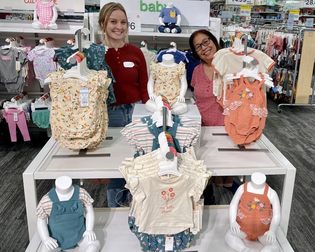 MaySandlin11's tweet photo. Some Friday Fabs from the Style Team😍✨ #visualmerchandiser #Target #remerch #standards #colorstory https://t.co/A0BlBEBWfN