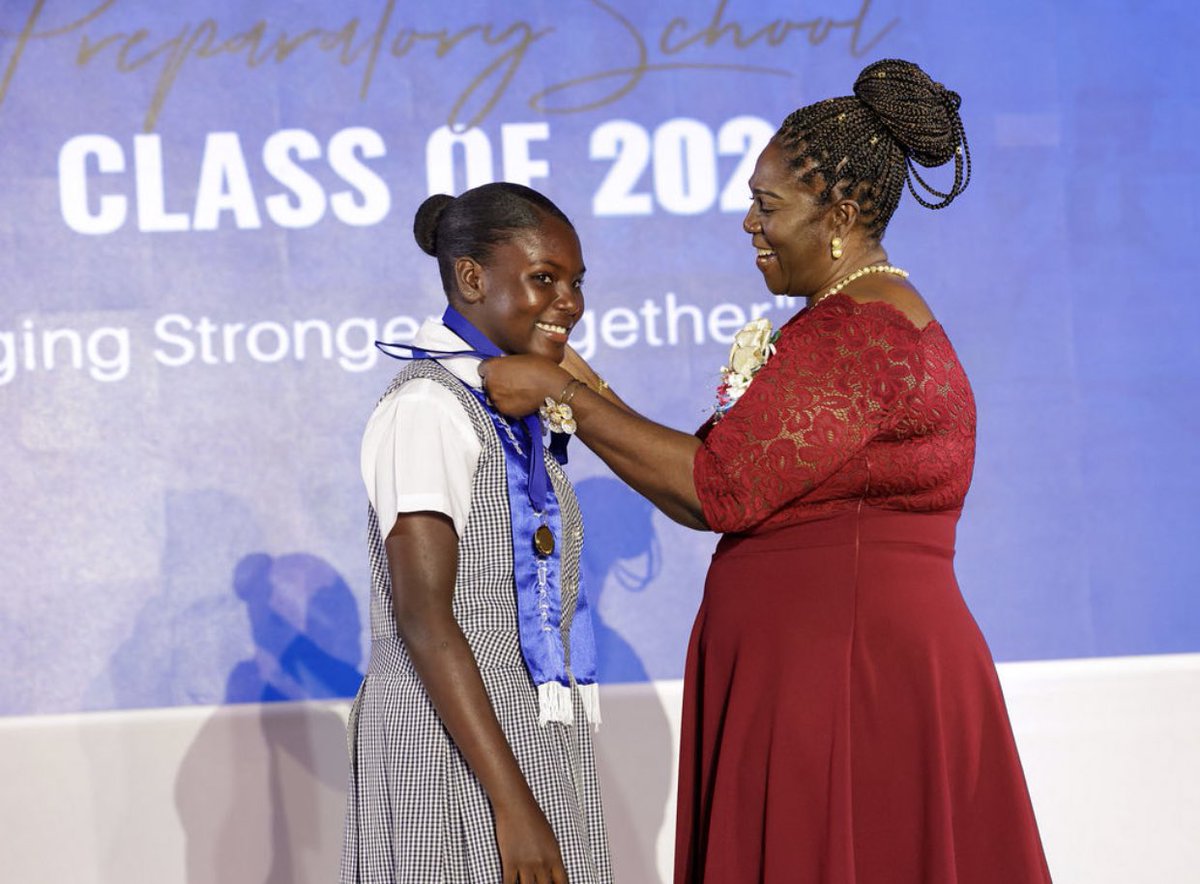 AlysiaMW's tweet image. For the next seven years… she’s a Campionite 🥹

So it’s true… #RedIsStrong 😄

Congratulations Amaris my baby