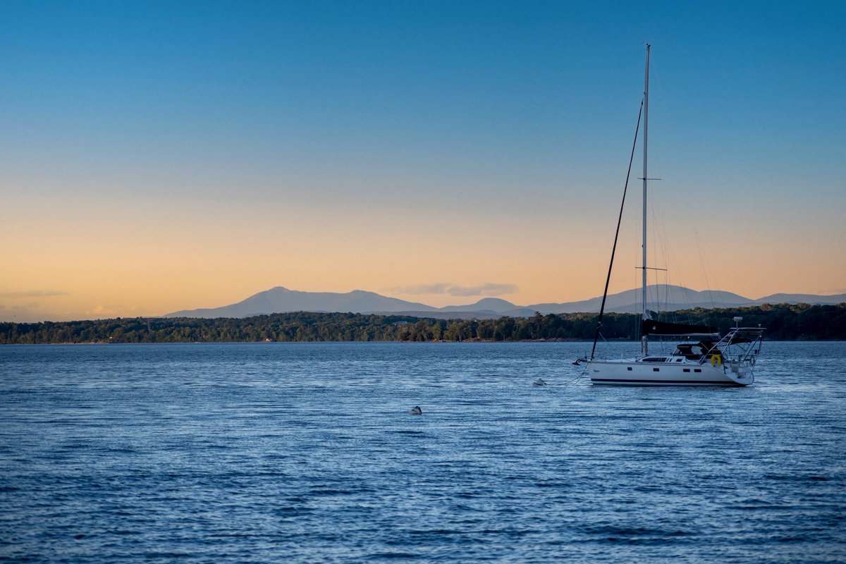 KesavanBhargav's tweet photo. A beautiful evening at #PortHenry , New York. @I_LOVE_NY @ILoveNYPR @NYstateparks @NYMag @NikonUSA #photography https://t.co/KEHIXiOHip