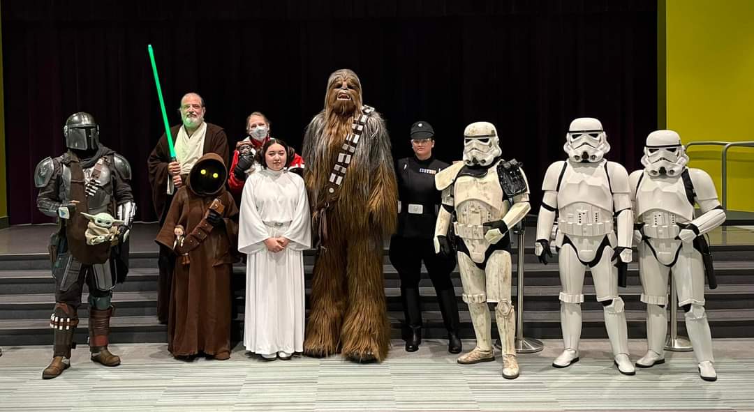 MakazeSquad's tweet photo. Another great visit to Give Kids the World! 
Photo by:George B. 
#starwars #501stLegion #floridagarrison #makazesquad #rebellegion #rakurabase #costume #cosplay #givekidstheworld #chewbacca #Mandalorian #Stormtrooper #jawa #princessleia https://t.co/dWfuH1jleM