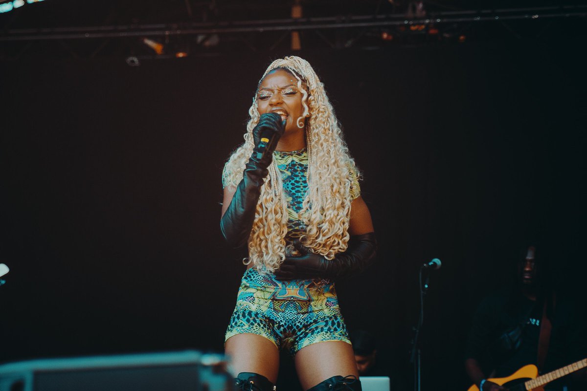 Celestial Being💫 @ayrastarr performing at the @wirelessfest in FINSBURY PARK!!! WE LITT 💜

#GopuffxWireless #ayrastarr #mavin #LOVEDAMINI Chris Brown and Davido | Victony | Apple Music | Kizz Daniel #BURNABOY𓃵 Ed Sheeran