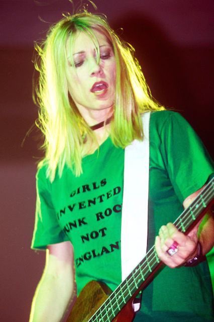 l1pst1ckwh0re's tweet photo. i just think that female bassists https://t.co/XjZELaA1mR