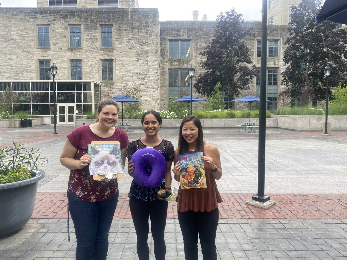 tyolabnu's tweet image. And the winners are… 

1st: @CatMajors of @tyolabnu with strawberry lemonade cupcakes
2nd: @SapnaRamesh7 of @LopezLabNU  with a Mango Float
3rd: Tracey Dinh of @tyolabnu with a mango peach tart.