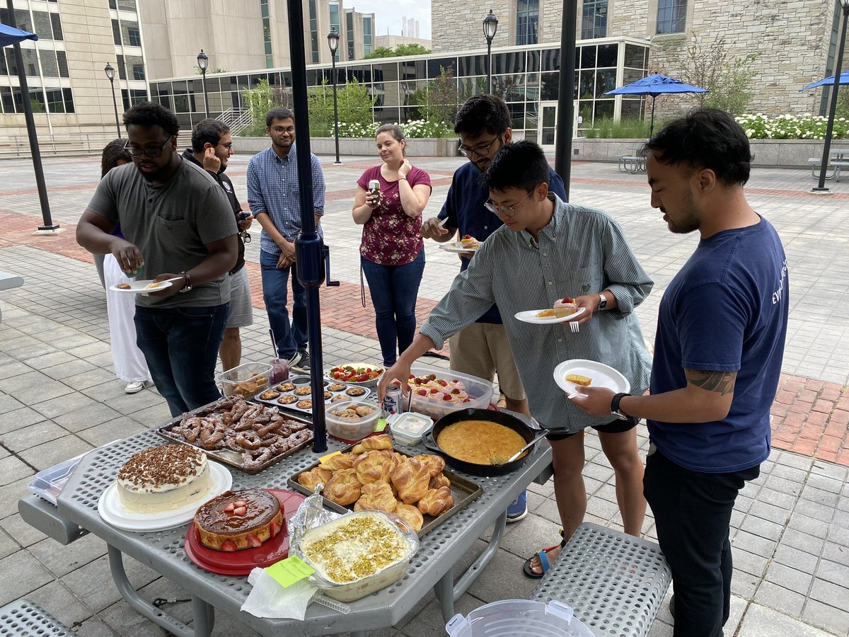 tyolabnu's tweet image. But let’s be real, the actual winners are all the grad students and postdocs who had an afternoon filled with far too much sugar. #NUChBEBakeOff