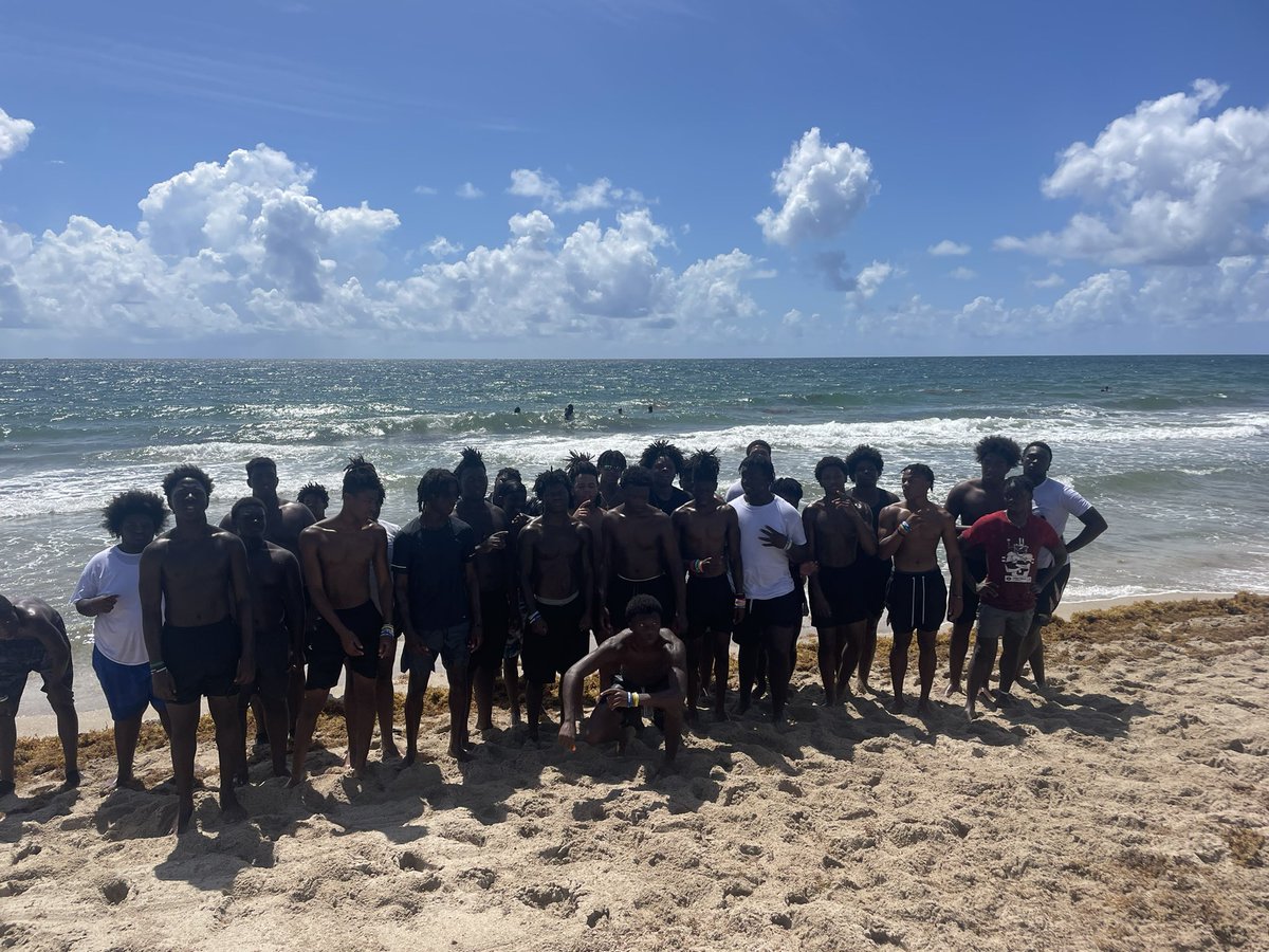 CreekFootball1's tweet photo. Just A Few Good Men!! #CreekStandard #OneHeartBeat #WeWorkOverHere @CCreekAthletics @DrNicoleNearor  @CoachSloan96 @coachyearg https://t.co/xjmDw39OEr