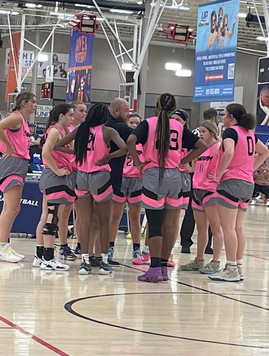 ReaganFowler24's tweet photo. Finished in 3rd place and 4-1 with @OklahomaSwarm1 at Super64 17u lower championship bracket. Had an amazing time with my team and highlights will be posted soon! #super64 @PBRhoops Next stop Louisville!!! https://t.co/5oKLwblvYF