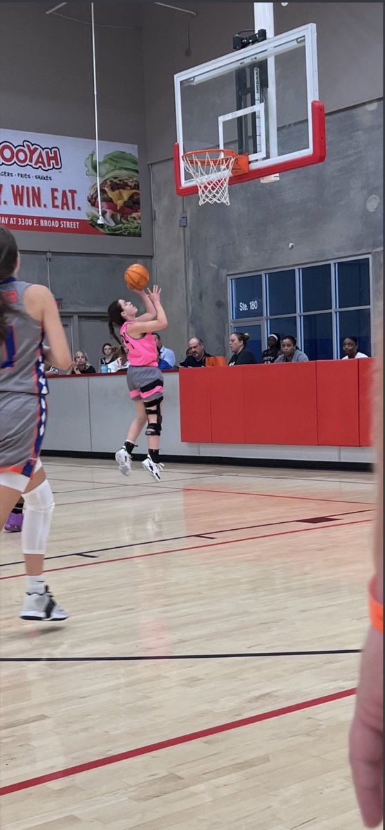 ReaganFowler24's tweet photo. Finished in 3rd place and 4-1 with @OklahomaSwarm1 at Super64 17u lower championship bracket. Had an amazing time with my team and highlights will be posted soon! #super64 @PBRhoops Next stop Louisville!!! https://t.co/5oKLwblvYF