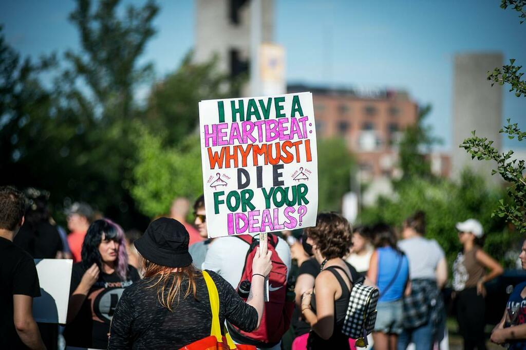 shadowfoxphoto's tweet photo. Scenes from pro abortion rights march in Cedar Rapids. 
.
.
.
.  #cedarrapids #cedarrapidsphotographer #iowa #aroundiowa #319illgrammers #nikon #nikond700 #d700 #nikond4 #d4 #iowagrams #politics #roe #roevswade #humanrights #abortionrights #shadowfoxphot… https://t.co/KkFmb4eb6E https://t.co/r4ReEivgnX