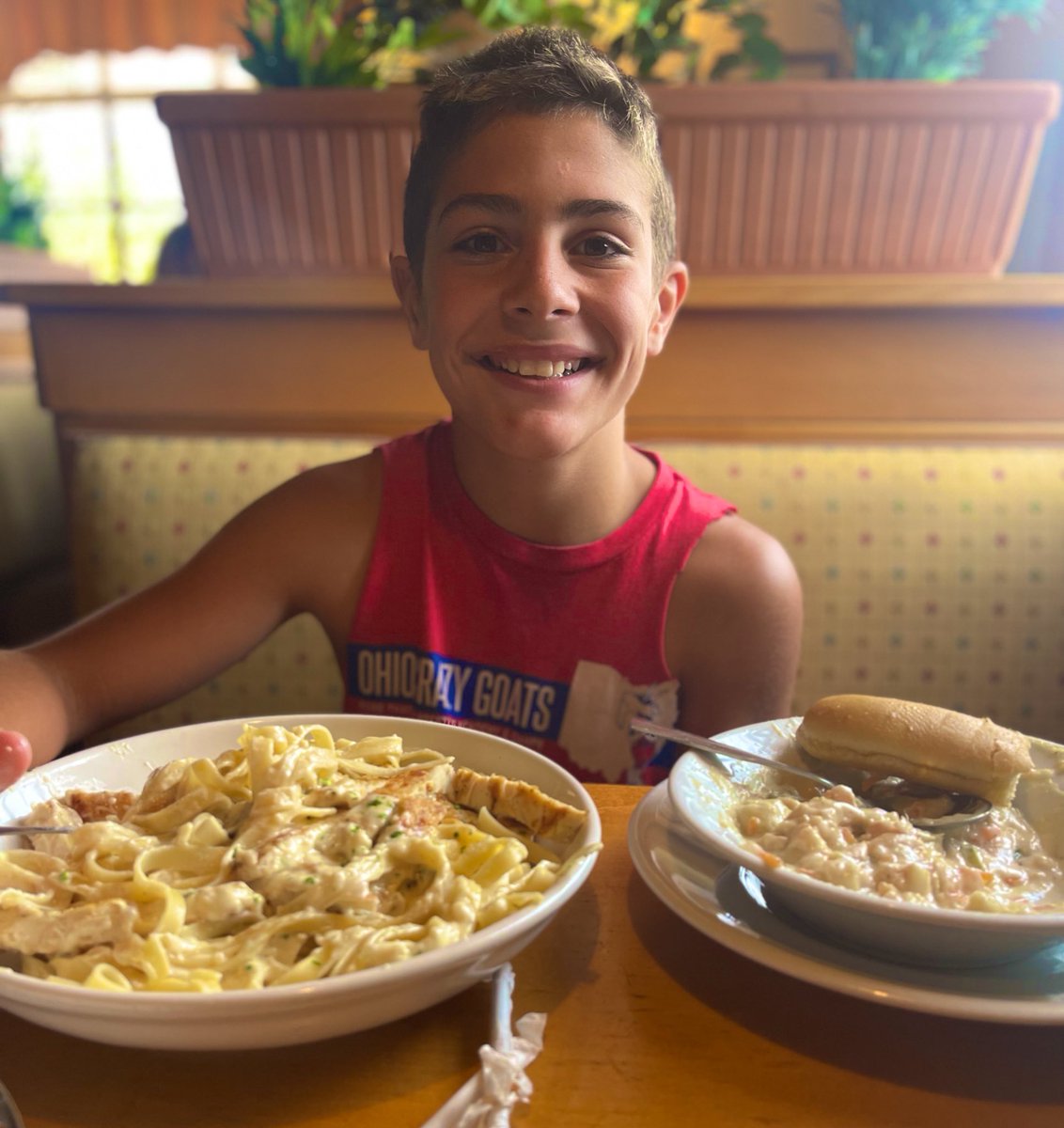 CoachJackieSB's tweet photo. 9hr car ride …. Weighed-in…. &amp; now carb loaded! On to duals tomorrow! Let’s go!! #PA #BisonDuals #OhioDawgs https://t.co/y442GaDP8l
