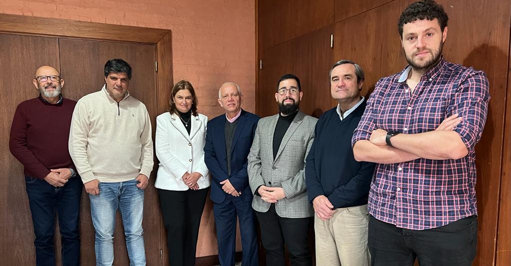 En el marco de la reunión de Comisión Directiva de CUTA, recibimos la visita de ASIET los Sres Pablo Garcia y Maryleana Mendez. <a href="/asiet_lat/">ASIET</a> <a href="/marymendezji/">Maryleana Mendez</a> <a href="/pablogdecastro/">Pablo G. de Castro 💚</a> #reuniondeCD #CUTA <a href="/Washing57092820/">Washington Melo</a>