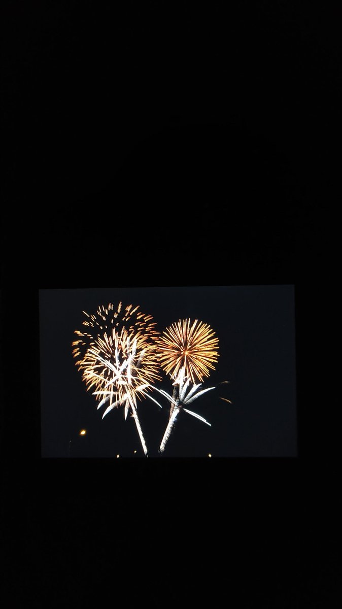 MeteoIsere's tweet photo. Photos brutes, avant analyse sur ordinateur. Feu d'artifice de #Renage. https://t.co/Gq15RLQD8d