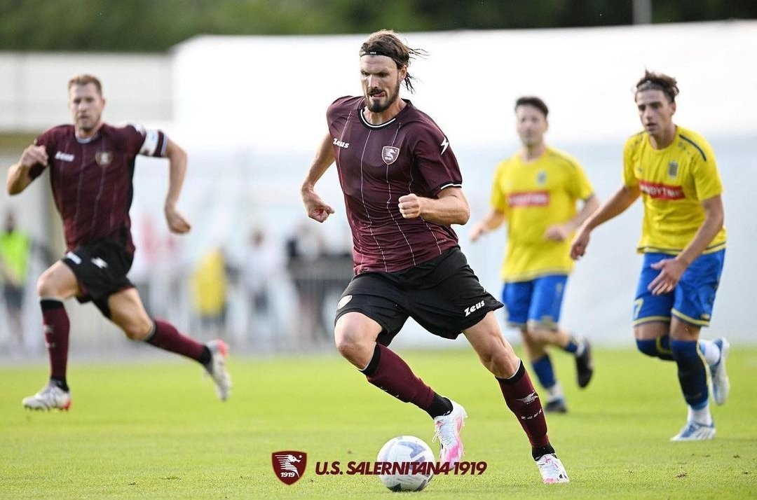 bifNord's tweet photo. Julian Kristoffersen med hattrick i dagens treningskamp mot østerrikske Jenbach. Nordmannen er tilbake i Salernitana etter utlån hos Cosenza i Serie B forrige sesong. Kan han spille seg til en ny sjanse i Salerno klubben? https://t.co/MfAmj786pn
