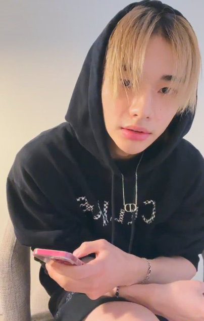 lbylixie's tweet photo. hyunjin que lindo sos flaco https://t.co/JDYieXT65V