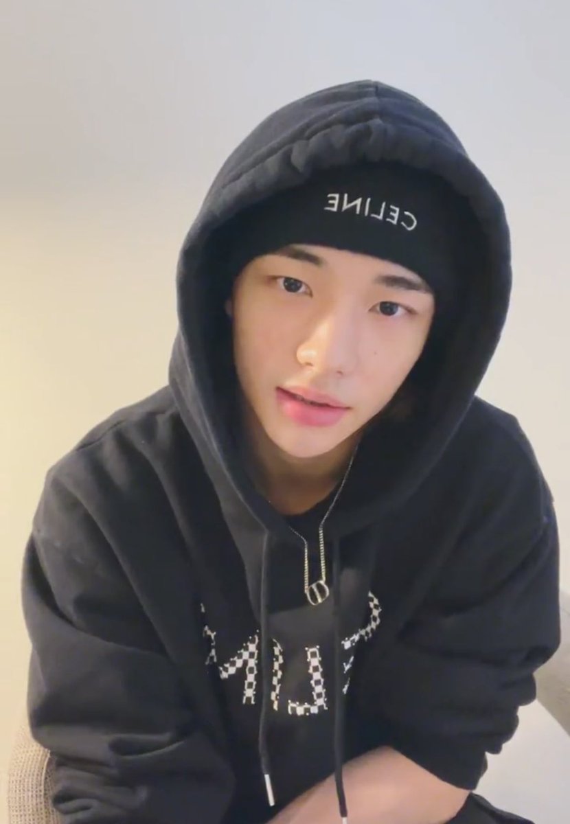 lbylixie's tweet photo. hyunjin que lindo sos flaco https://t.co/JDYieXT65V